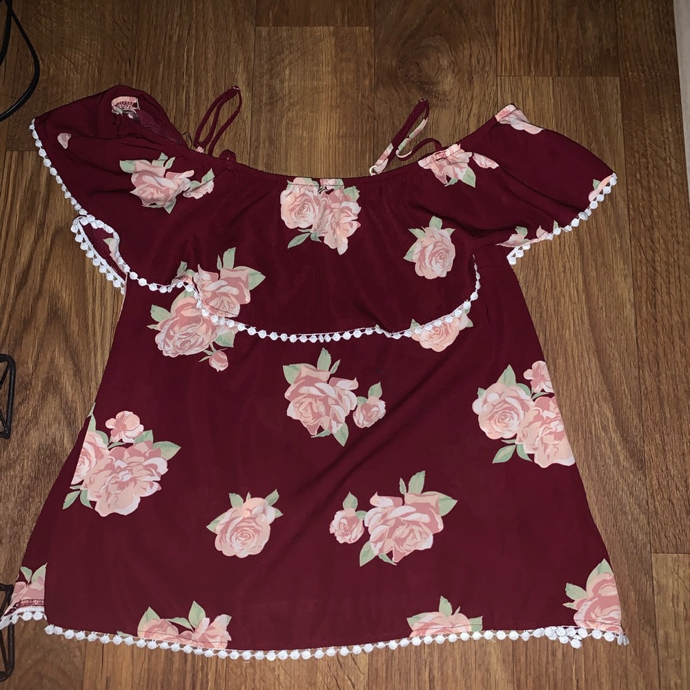 Off shoulder flower dressing shirt